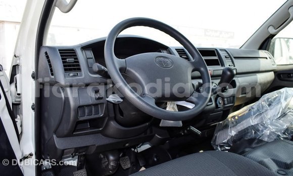 Hividy Toyota Hiace fotsy Car in Import - Dubai in Diana Hividy Toyota Hiace fotsy Car in Import - Dubai in Diana