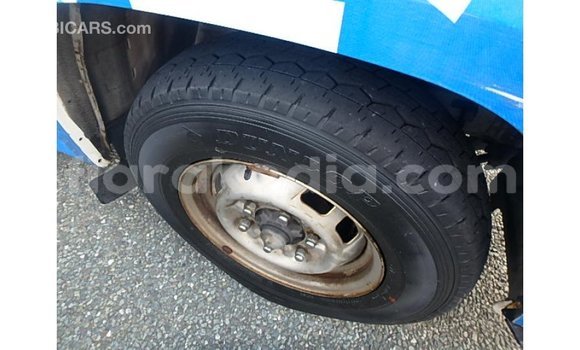 Acheter Import Voiture Nissan Caravan Blanc à Import - Dubai, Diana Acheter Import Voiture Nissan Caravan Blanc à Import - Dubai, Diana