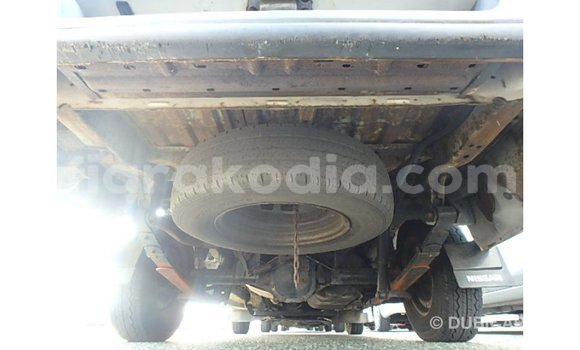 Acheter Import Voiture Nissan Caravan Blanc à Import - Dubai, Diana Acheter Import Voiture Nissan Caravan Blanc à Import - Dubai, Diana