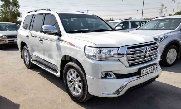 Acheter Import Voiture Toyota Land Cruiser Blanc à Import - Dubai, Diana Acheter Import Voiture Toyota Land Cruiser Blanc à Import - Dubai, Diana