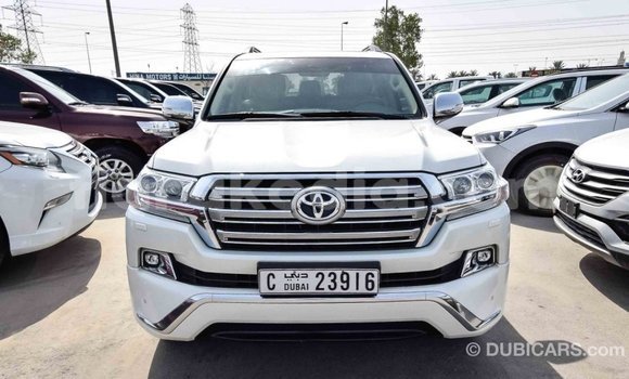 Acheter Import Voiture Toyota Land Cruiser Blanc à Import - Dubai, Diana Acheter Import Voiture Toyota Land Cruiser Blanc à Import - Dubai, Diana