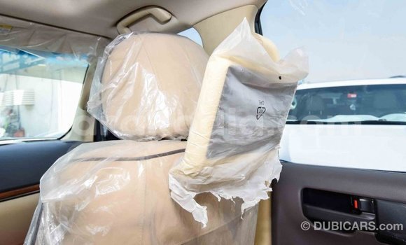 Acheter Import Voiture Toyota Land Cruiser Blanc à Import - Dubai, Diana Acheter Import Voiture Toyota Land Cruiser Blanc à Import - Dubai, Diana