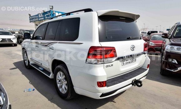 Acheter Import Voiture Toyota Land Cruiser Blanc à Import - Dubai, Diana Acheter Import Voiture Toyota Land Cruiser Blanc à Import - Dubai, Diana