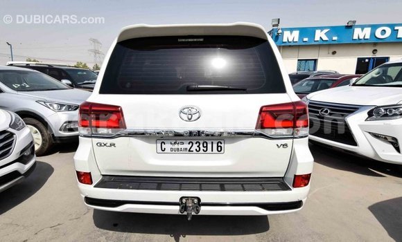 Acheter Import Voiture Toyota Land Cruiser Blanc à Import - Dubai, Diana Acheter Import Voiture Toyota Land Cruiser Blanc à Import - Dubai, Diana