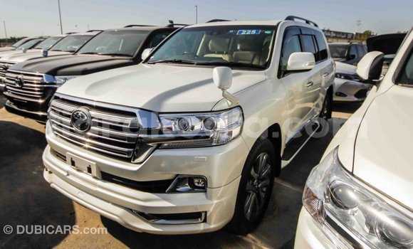 Hividy Toyota Land Cruiser fotsy Car in Import - Dubai in Diana Hividy Toyota Land Cruiser fotsy Car in Import - Dubai in Diana