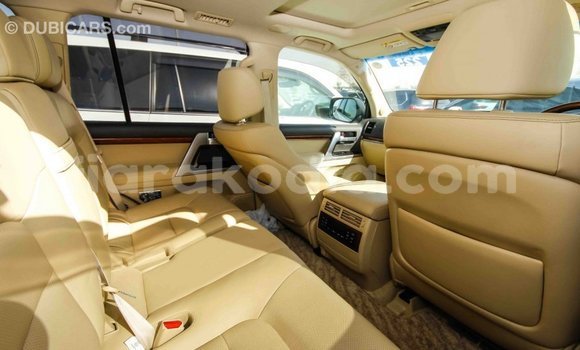 Hividy Toyota Land Cruiser fotsy Car in Import - Dubai in Diana Hividy Toyota Land Cruiser fotsy Car in Import - Dubai in Diana