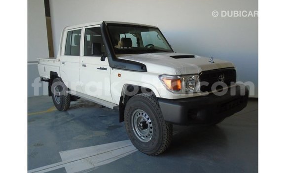 Acheter Import Voiture Toyota Land Cruiser Blanc à Import - Dubai, Diana Acheter Import Voiture Toyota Land Cruiser Blanc à Import - Dubai, Diana