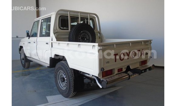 Acheter Import Voiture Toyota Land Cruiser Blanc à Import - Dubai, Diana Acheter Import Voiture Toyota Land Cruiser Blanc à Import - Dubai, Diana