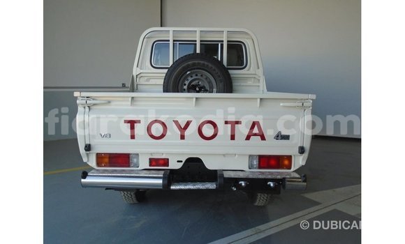 Acheter Import Voiture Toyota Land Cruiser Blanc à Import - Dubai, Diana Acheter Import Voiture Toyota Land Cruiser Blanc à Import - Dubai, Diana