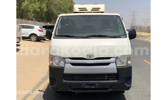 Hividy Toyota Hiace fotsy Car in Import - Dubai in Diana Hividy Toyota Hiace fotsy Car in Import - Dubai in Diana