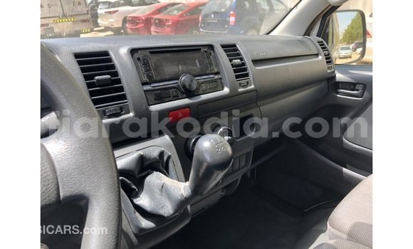 Hividy Toyota Hiace fotsy Car in Import - Dubai in Diana Hividy Toyota Hiace fotsy Car in Import - Dubai in Diana