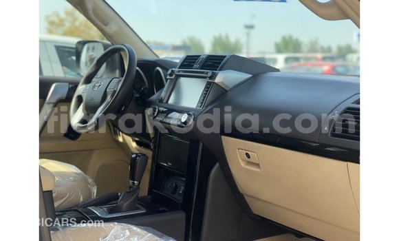 Acheter Import Voiture Toyota Prado Blanc à Import - Dubai, Diana Acheter Import Voiture Toyota Prado Blanc à Import - Dubai, Diana