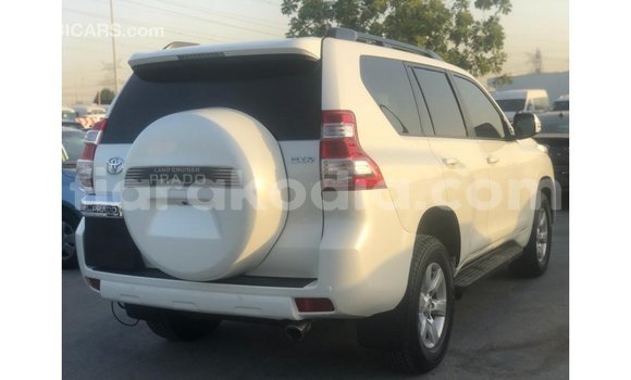 Acheter Import Voiture Toyota Prado Blanc à Import - Dubai, Diana Acheter Import Voiture Toyota Prado Blanc à Import - Dubai, Diana