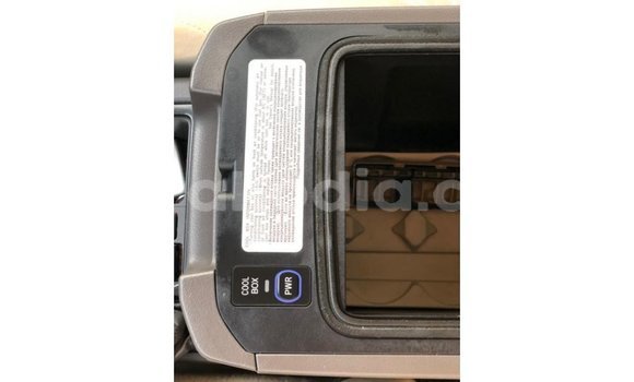 Acheter Import Voiture Toyota Prado Blanc à Import - Dubai, Diana Acheter Import Voiture Toyota Prado Blanc à Import - Dubai, Diana