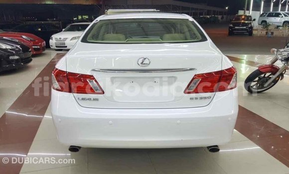 Acheter Import Voiture Lexus ES Blanc à Import - Dubai, Diana