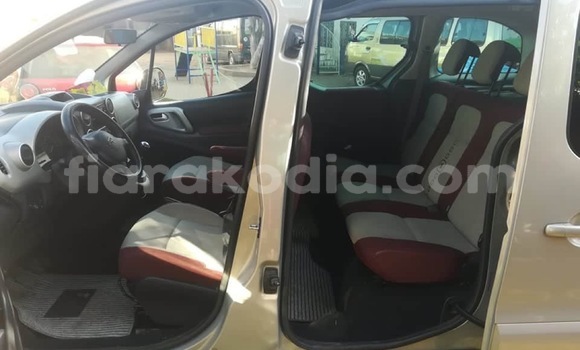 Acheter Occasion Voiture Citroen Berlingo Beige à Antananarivo, Analamanga Acheter Occasion Voiture Citroen Berlingo Beige à Antananarivo, Analamanga