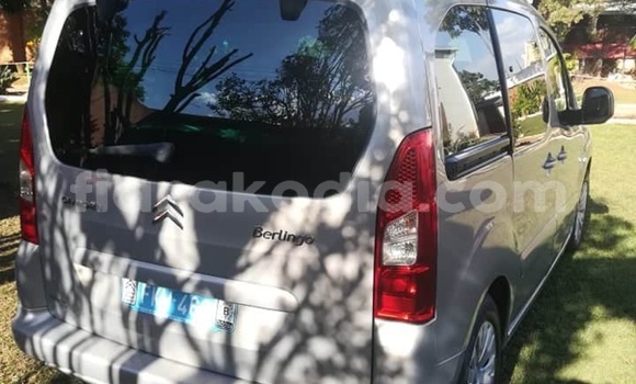 Acheter Occasion Voiture Citroen Berlingo Beige à Antananarivo, Analamanga Acheter Occasion Voiture Citroen Berlingo Beige à Antananarivo, Analamanga