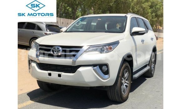 Acheter Import Voiture Toyota Fortuner Blanc à Import - Dubai, Diana