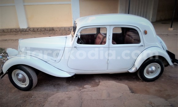 Acheter Occasion Voiture Citroen Traction Avant Noir à Antananarivo, Analamanga Acheter Occasion Voiture Citroen Traction Avant Noir à Antananarivo, Analamanga
