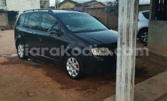 Acheter Occasion Voiture Volkswagen Touran Noir à Antananarivo, Analamanga Acheter Occasion Voiture Volkswagen Touran Noir à Antananarivo, Analamanga