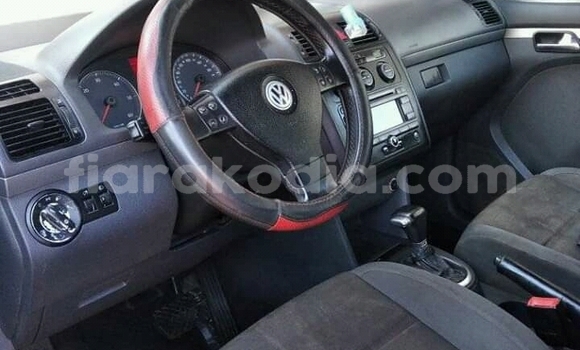 Acheter Occasion Voiture Volkswagen Touran Noir à Antananarivo, Analamanga Acheter Occasion Voiture Volkswagen Touran Noir à Antananarivo, Analamanga