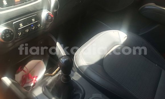 Buy Used Hyundai Tucson Silver Car in Antananarivo in Analamanga Buy Used Hyundai Tucson Silver Car in Antananarivo in Analamanga