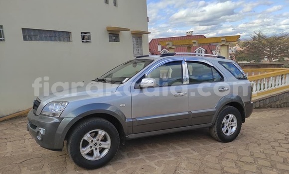 Acheter Occasion Voiture Kia Sorento Gris à Ambalavao, Haute Matsiatra Acheter Occasion Voiture Kia Sorento Gris à Ambalavao, Haute Matsiatra