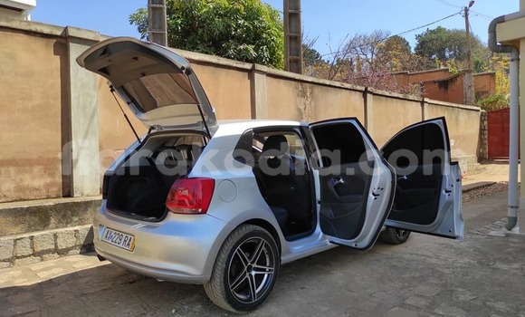 Acheter Occasion Voiture Volkswagen Polo Gris à Ambalavao, Haute Matsiatra Acheter Occasion Voiture Volkswagen Polo Gris à Ambalavao, Haute Matsiatra