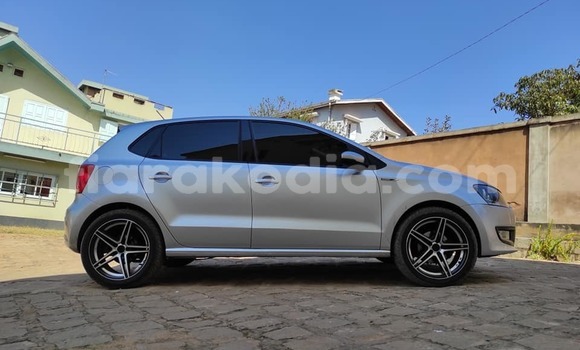 Acheter Occasion Voiture Volkswagen Polo Gris à Ambalavao, Haute Matsiatra Acheter Occasion Voiture Volkswagen Polo Gris à Ambalavao, Haute Matsiatra