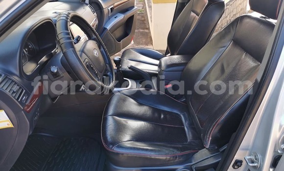 Buy Used Hyundai Santa Fe Silver Car in Ambalavao in High Matsiatra Buy Used Hyundai Santa Fe Silver Car in Ambalavao in High Matsiatra
