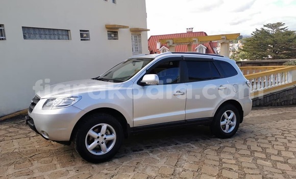 Buy Used Hyundai Santa Fe Silver Car in Ambalavao in High Matsiatra Buy Used Hyundai Santa Fe Silver Car in Ambalavao in High Matsiatra