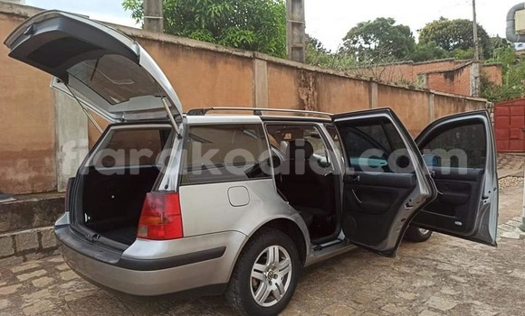 Acheter Occasion Voiture Volkswagen Golf Gris à Ambalavao, Haute Matsiatra Acheter Occasion Voiture Volkswagen Golf Gris à Ambalavao, Haute Matsiatra