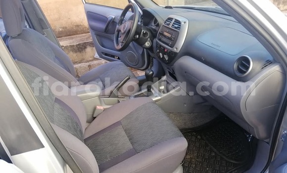 Acheter Occasion Voiture Toyota RAV4 Gris à Ambalavao, Haute Matsiatra Acheter Occasion Voiture Toyota RAV4 Gris à Ambalavao, Haute Matsiatra