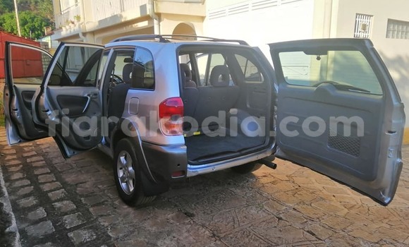 Acheter Occasion Voiture Toyota RAV4 Gris à Ambalavao, Haute Matsiatra Acheter Occasion Voiture Toyota RAV4 Gris à Ambalavao, Haute Matsiatra