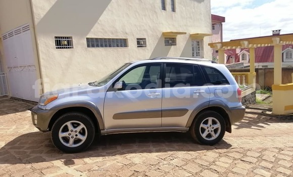 Acheter Occasion Voiture Toyota RAV4 Gris à Ambalavao, Haute Matsiatra Acheter Occasion Voiture Toyota RAV4 Gris à Ambalavao, Haute Matsiatra