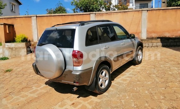Acheter Occasion Voiture Toyota RAV4 Gris à Ambalavao, Haute Matsiatra Acheter Occasion Voiture Toyota RAV4 Gris à Ambalavao, Haute Matsiatra