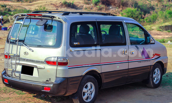 Buy Used Hyundai Starex Silver Car in Ambalavao in High Matsiatra Buy Used Hyundai Starex Silver Car in Ambalavao in High Matsiatra