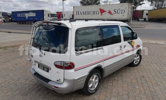 Buy Used Hyundai Starex White Car in Antananarivo in Analamanga Buy Used Hyundai Starex White Car in Antananarivo in Analamanga