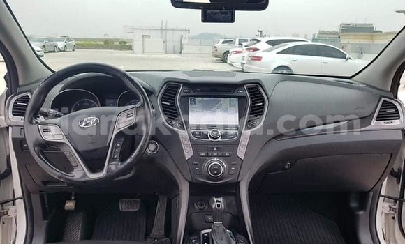 Buy Used Hyundai Santa Fe White Car in Antananarivo in Analamanga Buy Used Hyundai Santa Fe White Car in Antananarivo in Analamanga