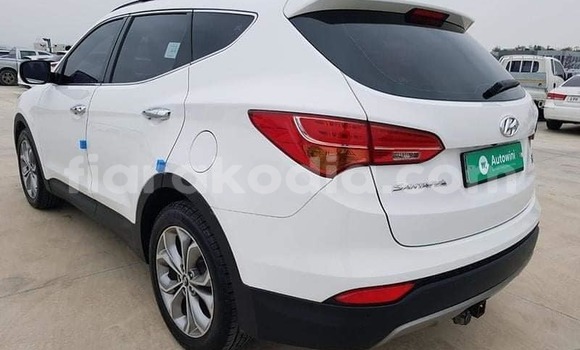 Buy Used Hyundai Santa Fe White Car in Antananarivo in Analamanga Buy Used Hyundai Santa Fe White Car in Antananarivo in Analamanga