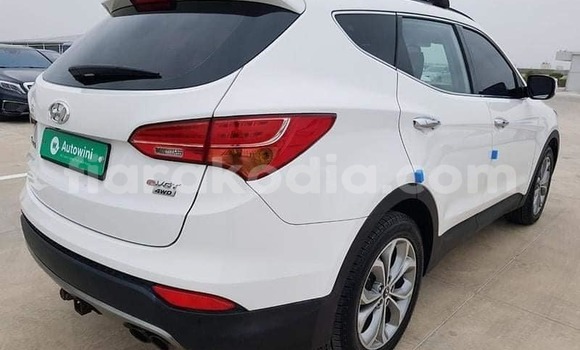 Buy Used Hyundai Santa Fe White Car in Antananarivo in Analamanga Buy Used Hyundai Santa Fe White Car in Antananarivo in Analamanga