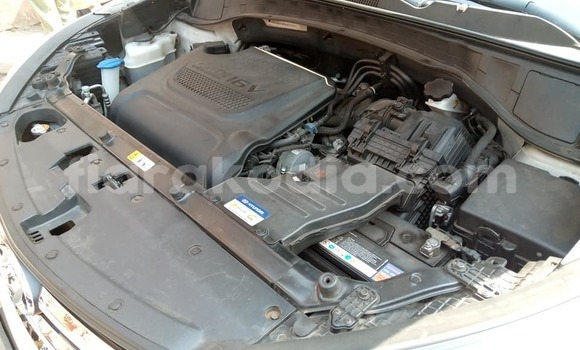 Buy Used Hyundai Santa Fe White Car in Antananarivo in Analamanga Buy Used Hyundai Santa Fe White Car in Antananarivo in Analamanga