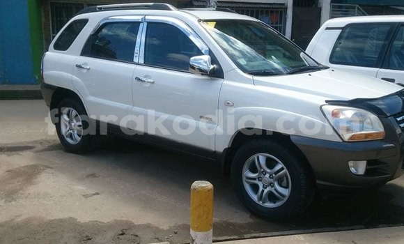 Acheter Occasion Voiture Kia Sportage Blanc à Ambalavao, Haute Matsiatra Acheter Occasion Voiture Kia Sportage Blanc à Ambalavao, Haute Matsiatra