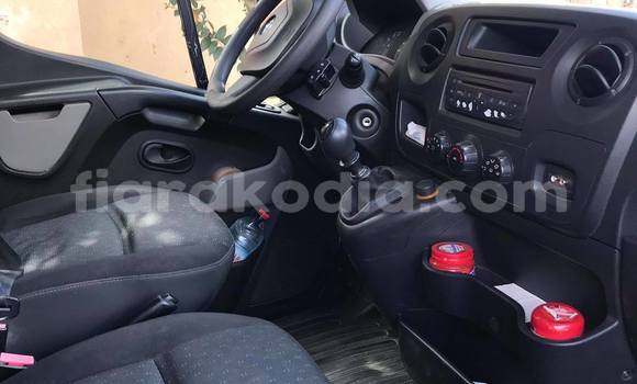 Hividy Renault Master fotsy Truck in Antananarivo in Analamanga Hividy Renault Master fotsy Truck in Antananarivo in Analamanga