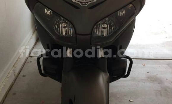 Acheter Import Moto Honda GOLD WING Noir à Ambatomainty , Melaky Acheter Import Moto Honda GOLD WING Noir à Ambatomainty , Melaky