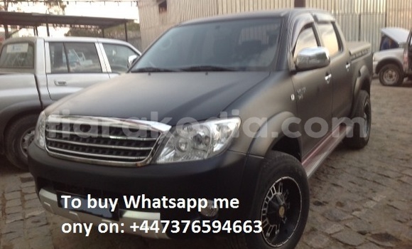 Hividy Toyota Hilux Black Car in Antananarivo in Analamanga Hividy Toyota Hilux Black Car in Antananarivo in Analamanga
