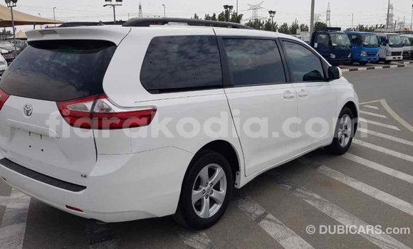 Acheter Import Voiture Toyota Sienna Blanc à Import - Dubai, Diana Acheter Import Voiture Toyota Sienna Blanc à Import - Dubai, Diana