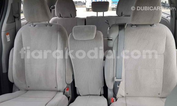Acheter Import Voiture Toyota Sienna Blanc à Import - Dubai, Diana Acheter Import Voiture Toyota Sienna Blanc à Import - Dubai, Diana