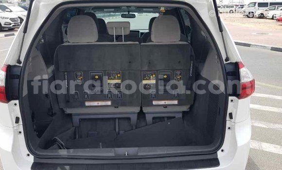 Acheter Import Voiture Toyota Sienna Blanc à Import - Dubai, Diana Acheter Import Voiture Toyota Sienna Blanc à Import - Dubai, Diana