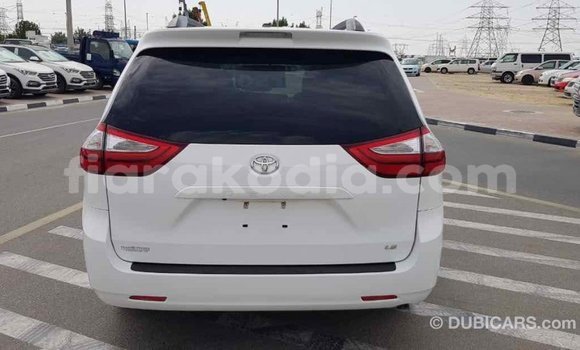 Acheter Import Voiture Toyota Sienna Blanc à Import - Dubai, Diana Acheter Import Voiture Toyota Sienna Blanc à Import - Dubai, Diana